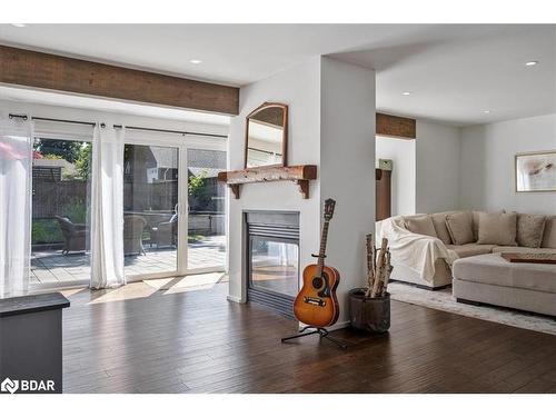 223 Cliff Road, Barrie, ON - Indoor Photo Showing Living Room