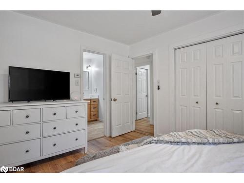 223 Cliff Road, Barrie, ON - Indoor Photo Showing Bedroom