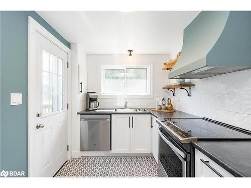 543 Oleary Lane, Victoria Harbour, ON - Indoor Photo Showing Kitchen