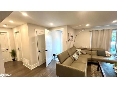 502 River Road E, Wasaga Beach, ON - Indoor Photo Showing Living Room