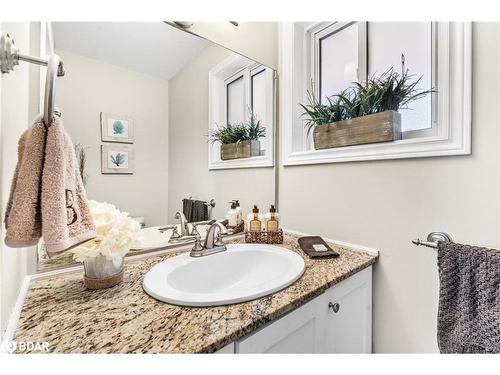 24 Dyer Boulevard, Barrie, ON - Indoor Photo Showing Bathroom