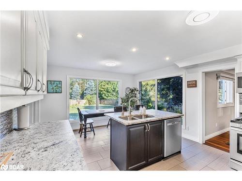 24 Dyer Boulevard, Barrie, ON - Indoor Photo Showing Kitchen