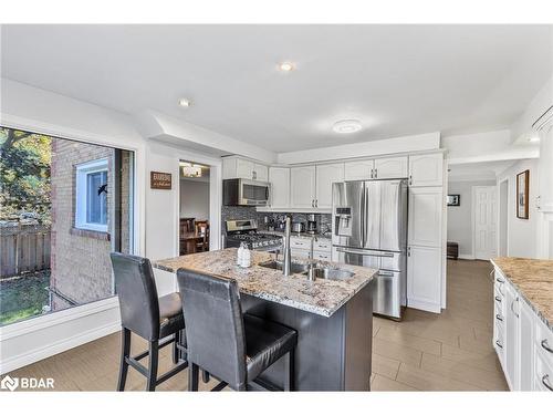 24 Dyer Boulevard, Barrie, ON - Indoor Photo Showing Kitchen With Upgraded Kitchen