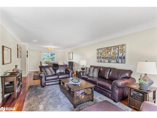 24 Dyer Boulevard, Barrie, ON - Indoor Photo Showing Living Room