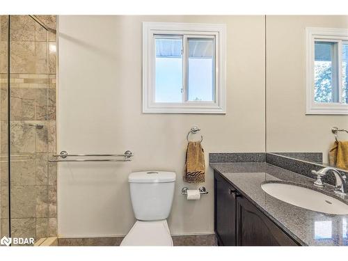 24 Dyer Boulevard, Barrie, ON - Indoor Photo Showing Bathroom