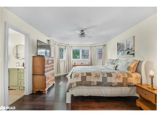 22 Thackeray Crescent, Barrie, ON - Indoor Photo Showing Bedroom