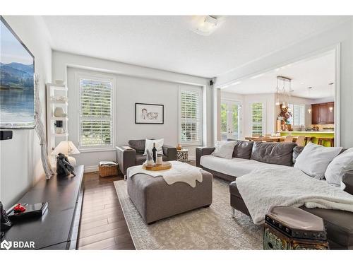 52 Regalia Way, Barrie, ON - Indoor Photo Showing Living Room