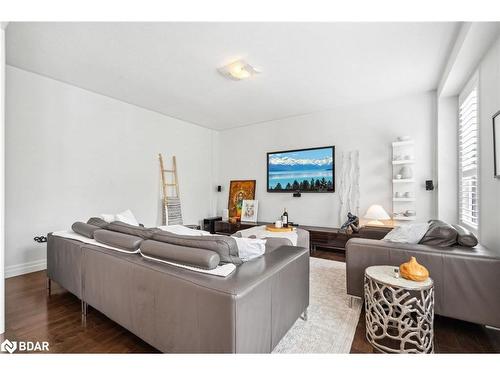 52 Regalia Way, Barrie, ON - Indoor Photo Showing Living Room