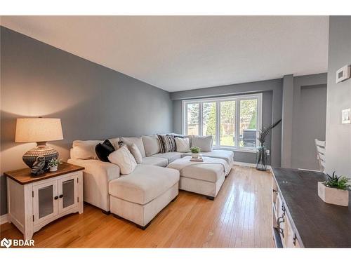 297 Esther Drive, Barrie, ON - Indoor Photo Showing Living Room