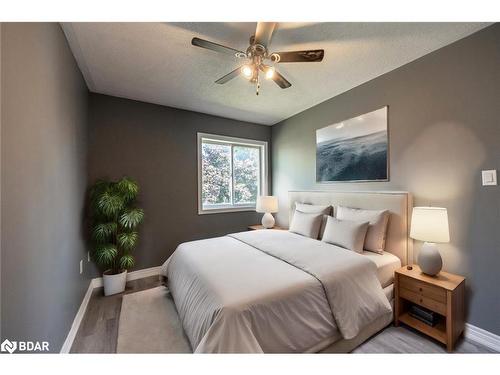 297 Esther Drive, Barrie, ON - Indoor Photo Showing Bedroom