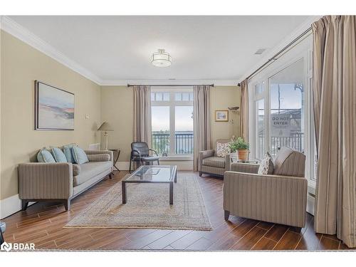 112-140 Cedar Island Road, Orillia, ON - Indoor Photo Showing Living Room