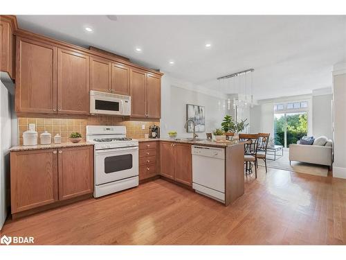 112-140 Cedar Island Road, Orillia, ON - Indoor Photo Showing Kitchen