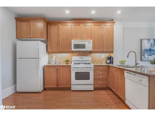 112-140 Cedar Island Road, Orillia, ON - Indoor Photo Showing Kitchen With Double Sink