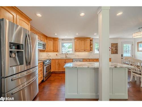 15 Pratt Road, Barrie, ON - Indoor Photo Showing Kitchen