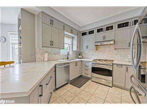 66 Penvill Trail, Barrie, ON - Indoor Photo Showing Kitchen With Upgraded Kitchen