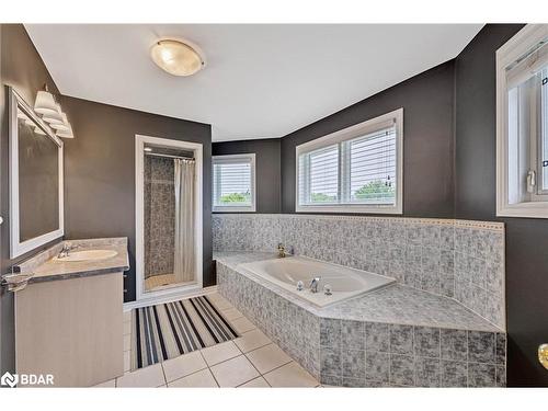 66 Penvill Trail, Barrie, ON - Indoor Photo Showing Bathroom