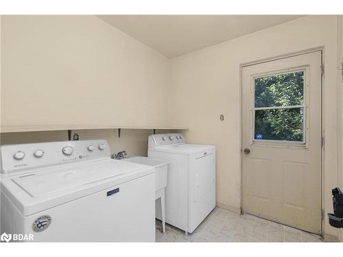 107 Henry Street, Barrie, ON - Indoor Photo Showing Laundry Room