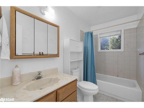 107 Henry Street, Barrie, ON - Indoor Photo Showing Bathroom