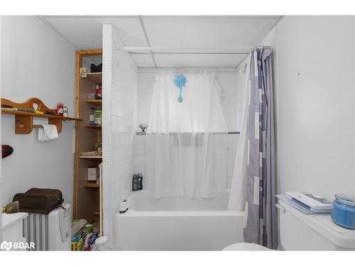 107 Henry Street, Barrie, ON - Indoor Photo Showing Bathroom