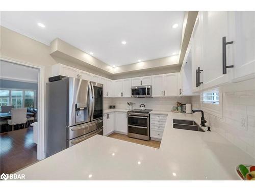 33 Penvill Trail, Barrie, ON - Indoor Photo Showing Kitchen With Double Sink