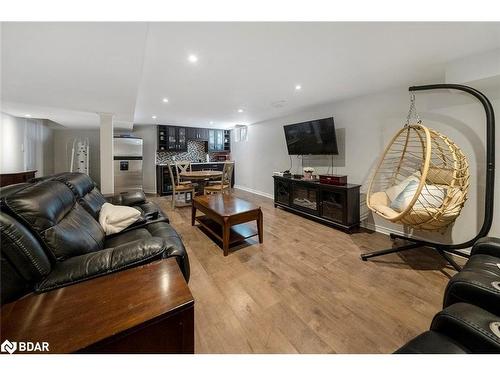 33 Penvill Trail, Barrie, ON - Indoor Photo Showing Living Room