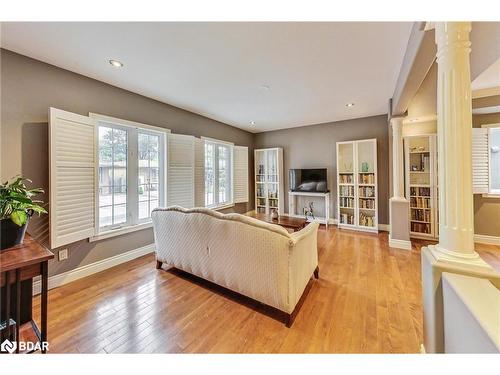 23 Grove Street, Hamilton, ON - Indoor Photo Showing Living Room