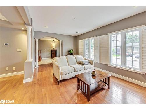 23 Grove Street, Hamilton, ON - Indoor Photo Showing Living Room