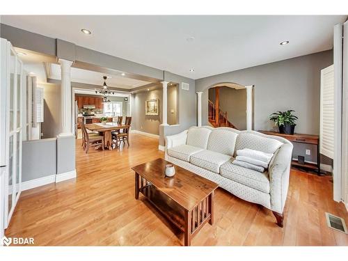 23 Grove Street, Hamilton, ON - Indoor Photo Showing Living Room