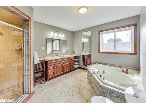 23 Grove Street, Hamilton, ON - Indoor Photo Showing Bathroom