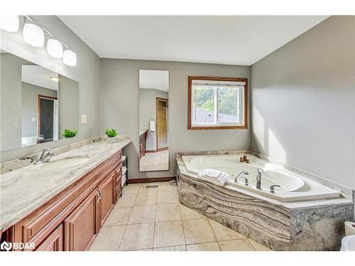 23 Grove Street, Hamilton, ON - Indoor Photo Showing Bathroom