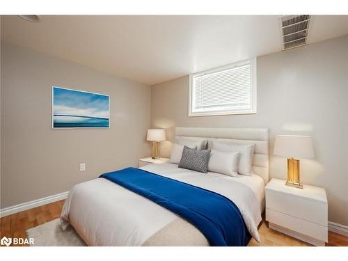 30 Drury Lane, Barrie, ON - Indoor Photo Showing Bedroom