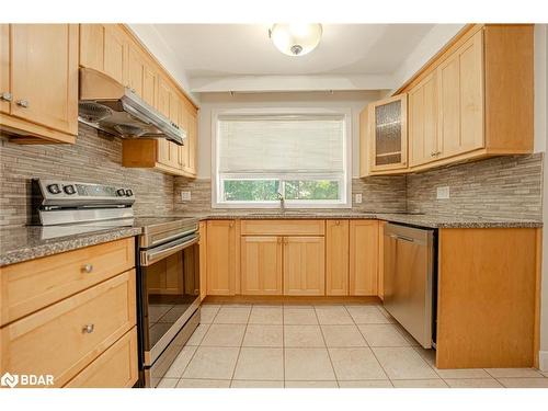 30 Drury Lane, Barrie, ON - Indoor Photo Showing Kitchen