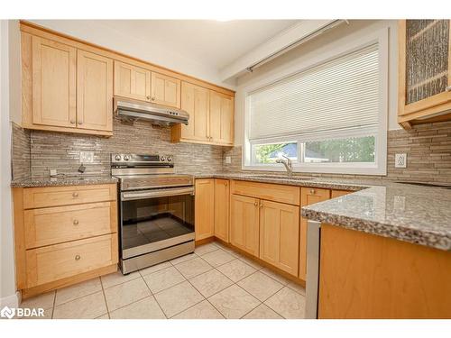 30 Drury Lane, Barrie, ON - Indoor Photo Showing Kitchen