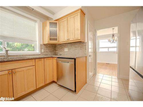 30 Drury Lane, Barrie, ON - Indoor Photo Showing Kitchen