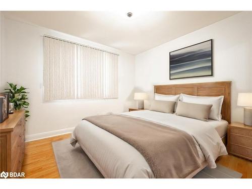 30 Drury Lane, Barrie, ON - Indoor Photo Showing Bedroom