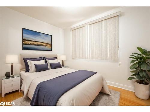 30 Drury Lane, Barrie, ON - Indoor Photo Showing Bedroom