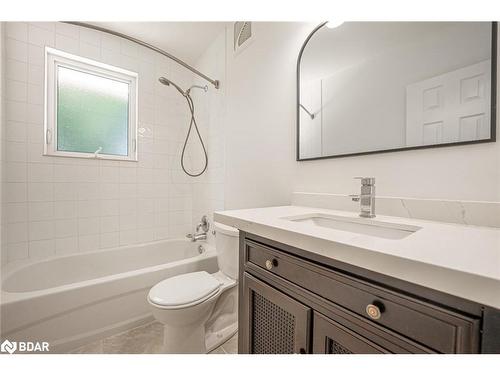 30 Drury Lane, Barrie, ON - Indoor Photo Showing Bathroom