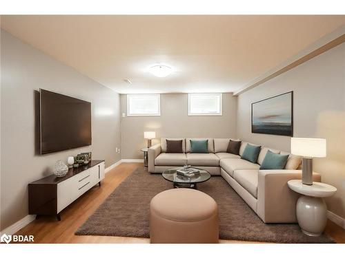 30 Drury Lane, Barrie, ON - Indoor Photo Showing Living Room