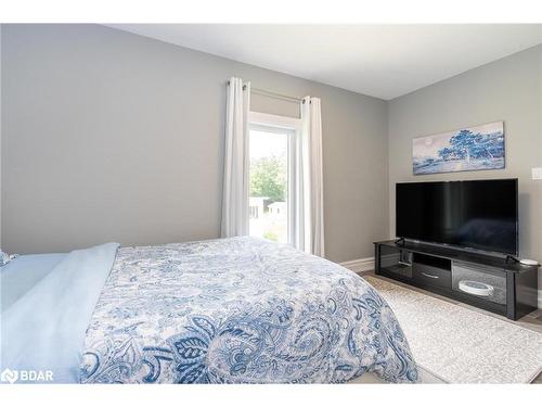 62 Fletcher Crescent, Alliston, ON - Indoor Photo Showing Bedroom