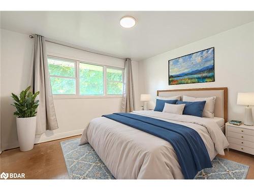 34 Strabane Avenue, Barrie, ON - Indoor Photo Showing Bedroom