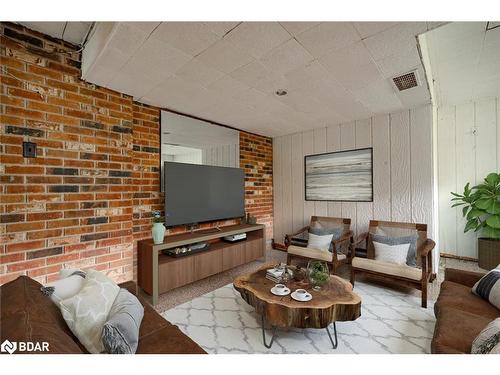 34 Strabane Avenue, Barrie, ON - Indoor Photo Showing Living Room