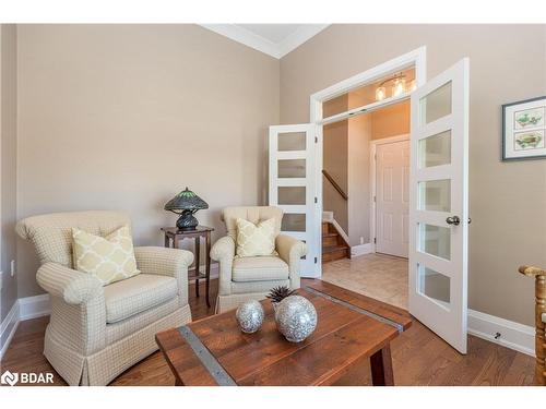 177 Little Avenue, Barrie, ON - Indoor Photo Showing Living Room