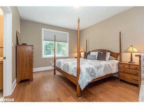 177 Little Avenue, Barrie, ON - Indoor Photo Showing Bedroom