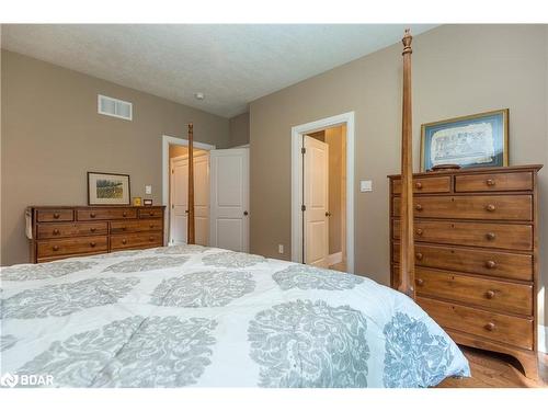 177 Little Avenue, Barrie, ON - Indoor Photo Showing Bedroom