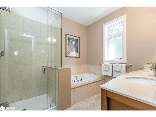 177 Little Avenue, Barrie, ON - Indoor Photo Showing Bathroom