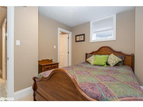 177 Little Avenue, Barrie, ON - Indoor Photo Showing Bedroom