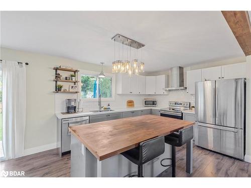 3421 Timberline Avenue, Severn Twp, ON - Indoor Photo Showing Kitchen