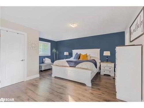 3421 Timberline Avenue, Severn Twp, ON - Indoor Photo Showing Bedroom