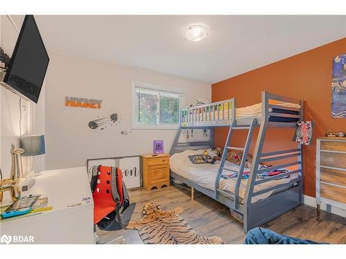 3421 Timberline Avenue, Severn Twp, ON - Indoor Photo Showing Bedroom