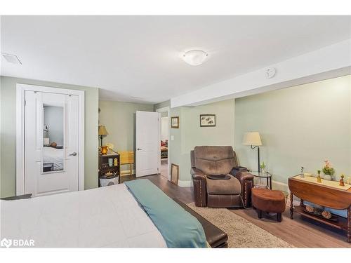 3421 Timberline Avenue, Severn Twp, ON - Indoor Photo Showing Bedroom